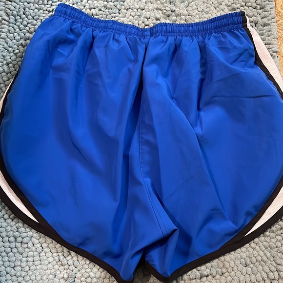 NIKE DRI FIT ATHLETIC SHORT SIZE MEDIUM WOMEN - Picture 5 of 5